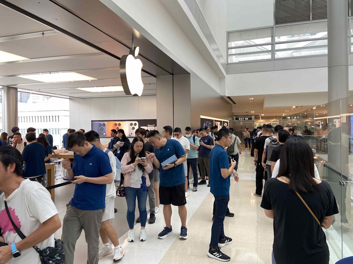 Apple’s iPhone 17 Goes on Sale Globally With Reported Strong Demand for Pro Models