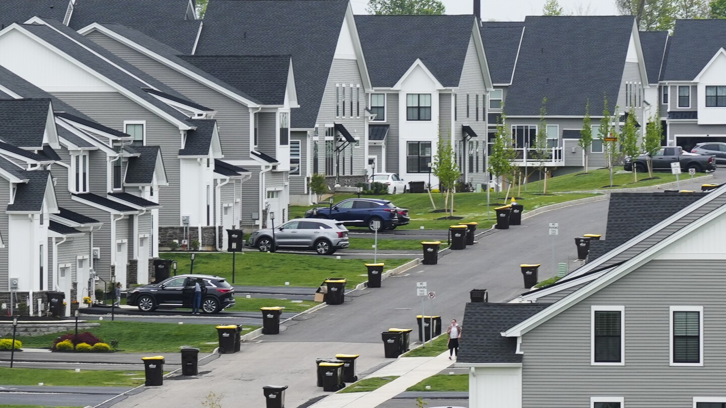 Average rate on a 30-year mortgage falls again, dips to lowest level since early October